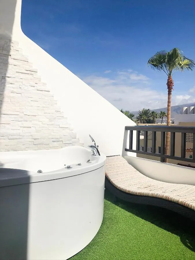 Lux&2Jacuzzi. New! Golden Mile Las Americas, Parque Santiago 2. Pool Heated Sea Water 2 Bdr Playa de las Americas  Playa de las Americas (Tenerife)